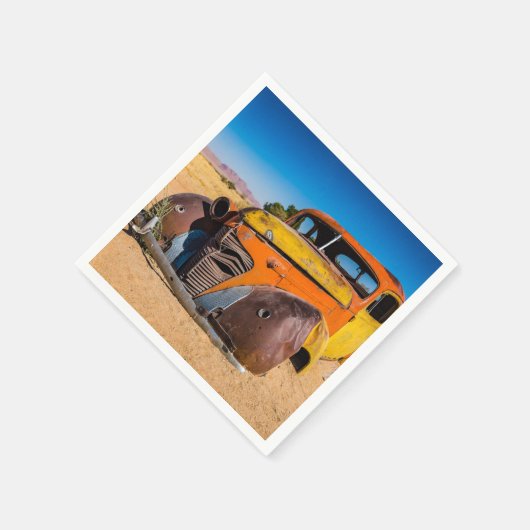 Altes und verlassenes Auto in Solitaire, Namibia Serviette (Ecke)