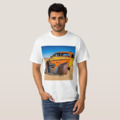 Altes und verlassenes Auto in Solitaire, Namibia T-Shirt (Vorne ganz)