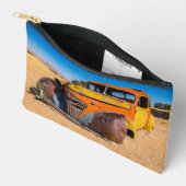 Altes und verlassenes Auto in Solitaire, Namibia Zubehörtasche (Offen)