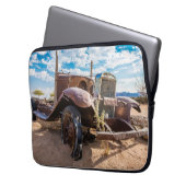Altes und verlassenes Auto Nr. 3 in Solitaire, Nam Laptopschutzhülle (Vorderseite Links)