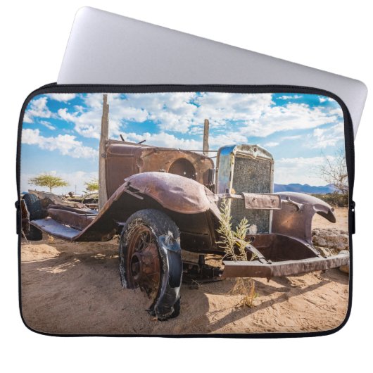Altes und verlassenes Auto Nr. 3 in Solitaire, Nam Laptopschutzhülle (Vorderseite)