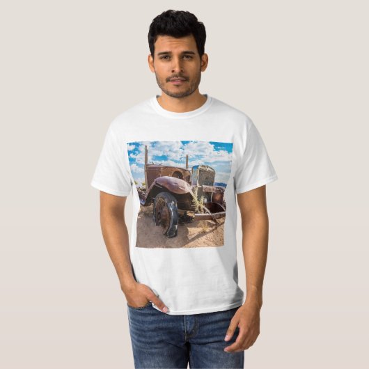 Altes und verlassenes Auto Nr. 3 in Solitaire, Nam T-Shirt (Vorne ganz)