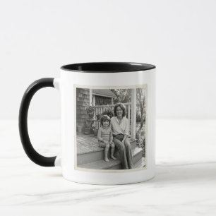Altes Vintage-Foto Aktuelles Porträt Mutter Sohn Tasse