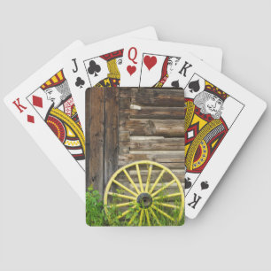 Altes Wagenrad in der historischen alten Goldstadt Spielkarten