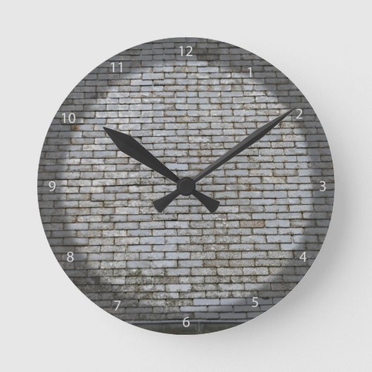Altes Wetter, graue Schiefer-Dachziegel Runde Wanduhr (Vorderseite)