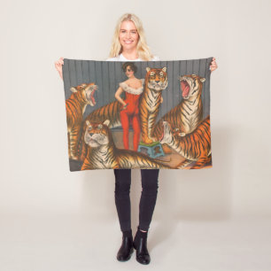 Altes Zirkusplakat einer Frau mit sechs Tigern. Fleecedecke