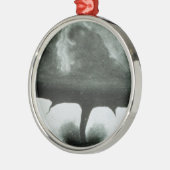 Älteste bekannte Fotografie eines Tornados ab 1884 Silbernes Ornament (Links)