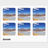 Altiplano Landschaft mit Vulkan in Bolivien Quadratischer Aufkleber (Blatt)