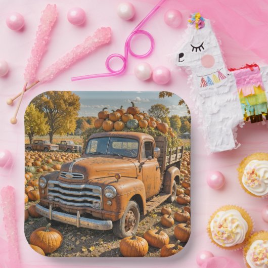 Altlastwagen mit Pumpkins gefüllt Pappteller (Party)