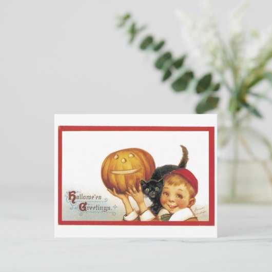 Altmodisches Halloween, Junge mit schwarzer Katze Postkarte (Stehend Vorderseite)