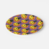 Altmodisches Halloween, Schwarze Katze am Kürbis Pappteller (Schrägansicht)