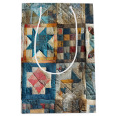 Altmodisches Patchwork Quilt Design Mittlere Geschenktüte (Vorderseite)