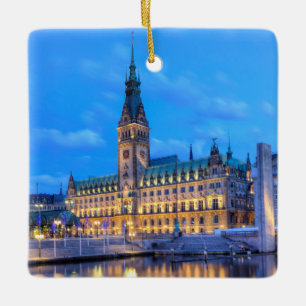 Altstadt auf dem Rathausmarkt in Hamburg, Deutschl Keramikornament