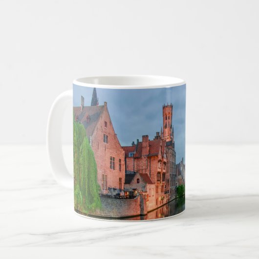 Altstadt und Belfischer Turm am Abend in Brügge Kaffeetasse (Vorderseite Links)
