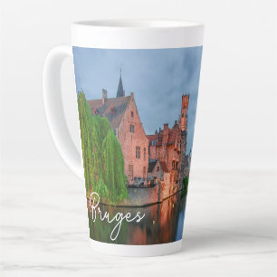 Altstadt und Belfischer Turm am Abend in Brügge Milchtasse