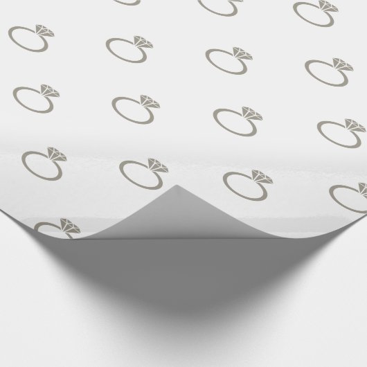 Aluminiumsilber Grau Verlobung Rings auf Weiß Geschenkpapier (Ecke)