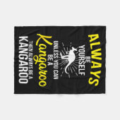 Always Be Yourself Unless You Can Be A Kangaroo Fleecedecke (Vorderseite (Horizontal))