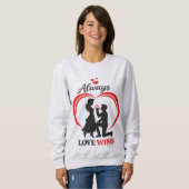 Always Love Wins Cozy Women Sweatshirt. Sweatshirt (Vorne ganz)
