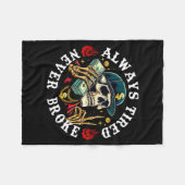 Always Tired Never Broke Skull (on Back) Fleecedecke (Vorderseite (Horizontal))