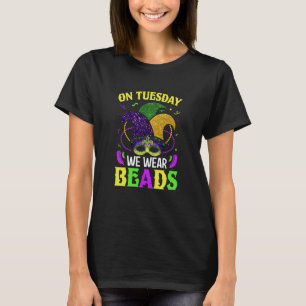 Am Dienstag tragen wir Perlen Mardi Gras Feiern p T-Shirt