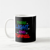 Am Ende des Tunnels ist Licht Kaffeetasse (Links)