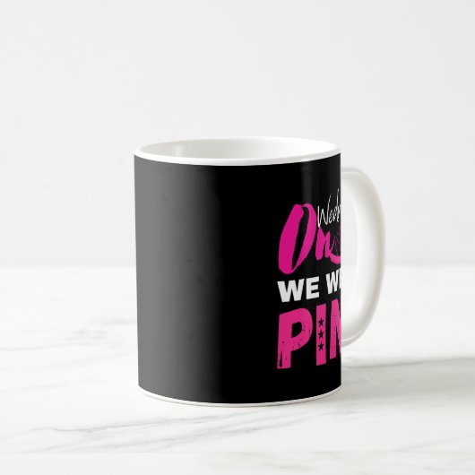 Am Mittwoch tragen wir ein pinkfarbenes Brustkrebs Kaffeetasse (VorderseiteRechts)