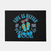 Am Pool ist das Leben besser. Sommerpool-Design Fußmatte (Vorderseite)