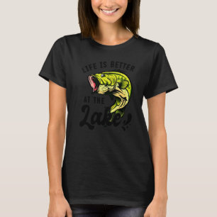 Am See beim Bassangeln T-Shirt