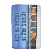 Am Strand ist das Leben besser Badematte (Vorderseite Vertikal)