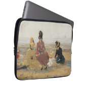 Am Strand Trouville 1887 von Eugene Boudin Laptopschutzhülle (Vorne Rechts)