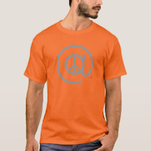 Am T-Shirt der Friedensregenbogen-Krawatten-Männer