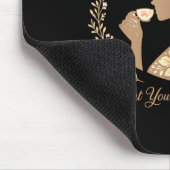 Am Tee wird sarkastischer britischer Humor sein Mousepad (Ecke)