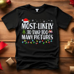 Am wahrscheinlichsten nehmen Sie zu viele Bilder C T-Shirt<br><div class="desc">Funny Adult Matching Family Tshirts. Tragen Sie zu Weihnachten, Weihnachten Party, oder geben Sie als Geschenke. Unisex Tshirt. Hochwertige T-Shirts stehen Ihnen zur Auswahl verschiedener "Most Likely To"-Redewendungen. Weihnachtsgeschirr A - am ehesten im Oktober B zu Weihnachten schmücken - mit der größten Wahrscheinlichkeit Weihnachtsfilme C zu sehen - mit der...</div>