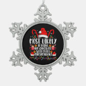 Am wahrscheinlichsten trinkt man scharfe Marshmall Schneeflocken Zinn-Ornament (Vorderseite)