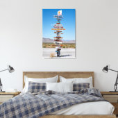 Am Wegweiser Voraus! (Vert) Leinwanddruck (Insitu (Schlafzimmer))