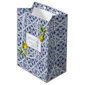 Amalfi Coast Lemon Tiles Italien Personalisierte N Mittlere Geschenktüte (Vorderseite Schrägansicht)