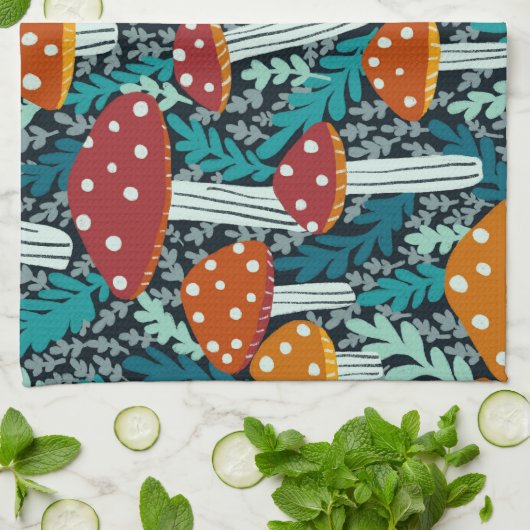 Amanita Magic Mushroom Fern Forest Pattern Geschirrtuch (Gefaltet)