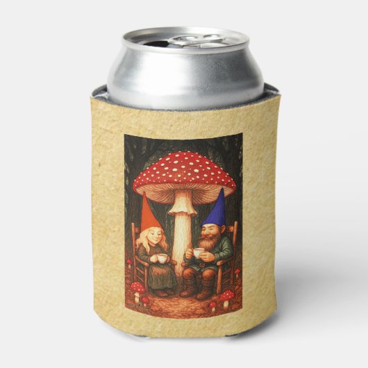 Amanita Mushroom und Gnomes Dosenkühler (Kanne Vorderseite)