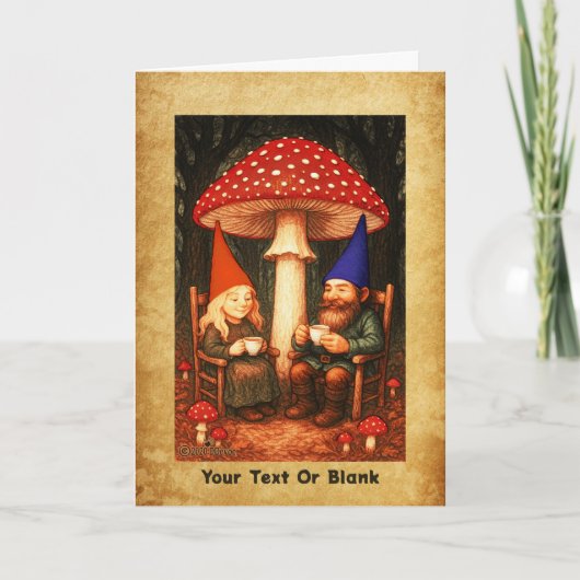 Amanita Mushroom und Gnomes Feiertagskarte (Vorderseite)