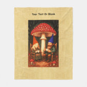 Amanita Mushroom und Gnomes Fleecedecke (Vorderseite)