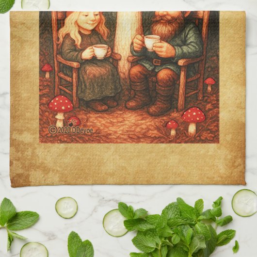 Amanita Mushroom und Gnomes Geschirrtuch (Gefaltet)