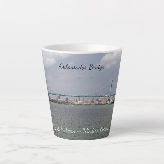 Ambassador Bridge Latte Tasse (Vorderseite)