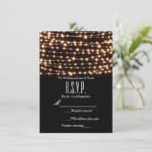 Amber Glow String Lights Rustic Wedding RSVP Card Einladung (Stehend Vorderseite)