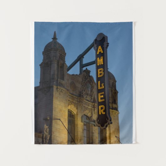 Ambler Theater bei Twilight Ambler PA Wandteppich (Vorderseite)