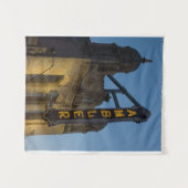 Ambler Theater bei Twilight Ambler PA Wandteppich (Vorderseite (Horizontal))