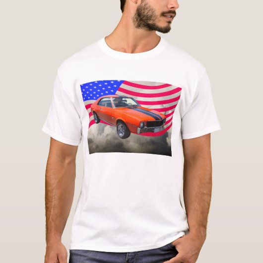 AMC Javlin Car mit amerikanischer Flagge T-Shirt (Vorderseite)