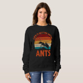 Ameise mit Ameisen Sweatshirt (Vorne ganz)