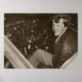 Amelia Earhart Candid Airplane Cockpit Foto 1937 Poster (Vorne)