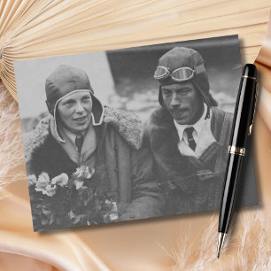 Amelia Earhart Schwarz-Weiß-Foto Luftfahrt Geburts Postkarte