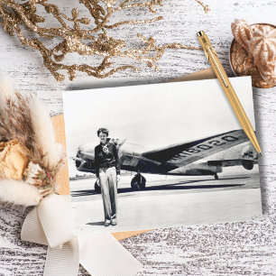 Amelia Earhart Schwarz-weißes Foto, Aviation Birth Postkarte